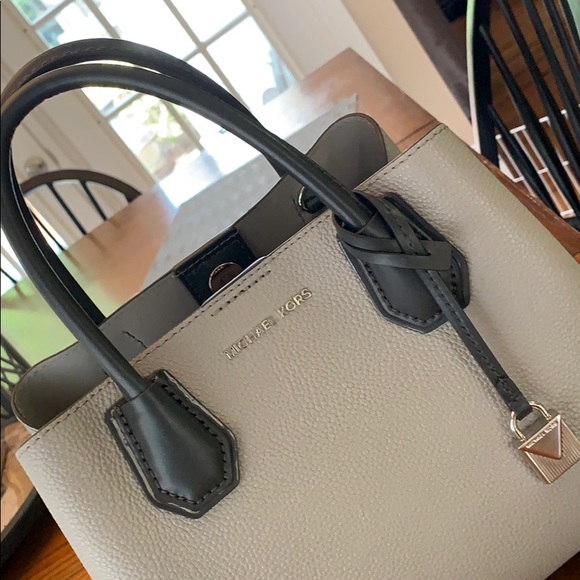 Michael Kors Handbag - Picture 2 of 3